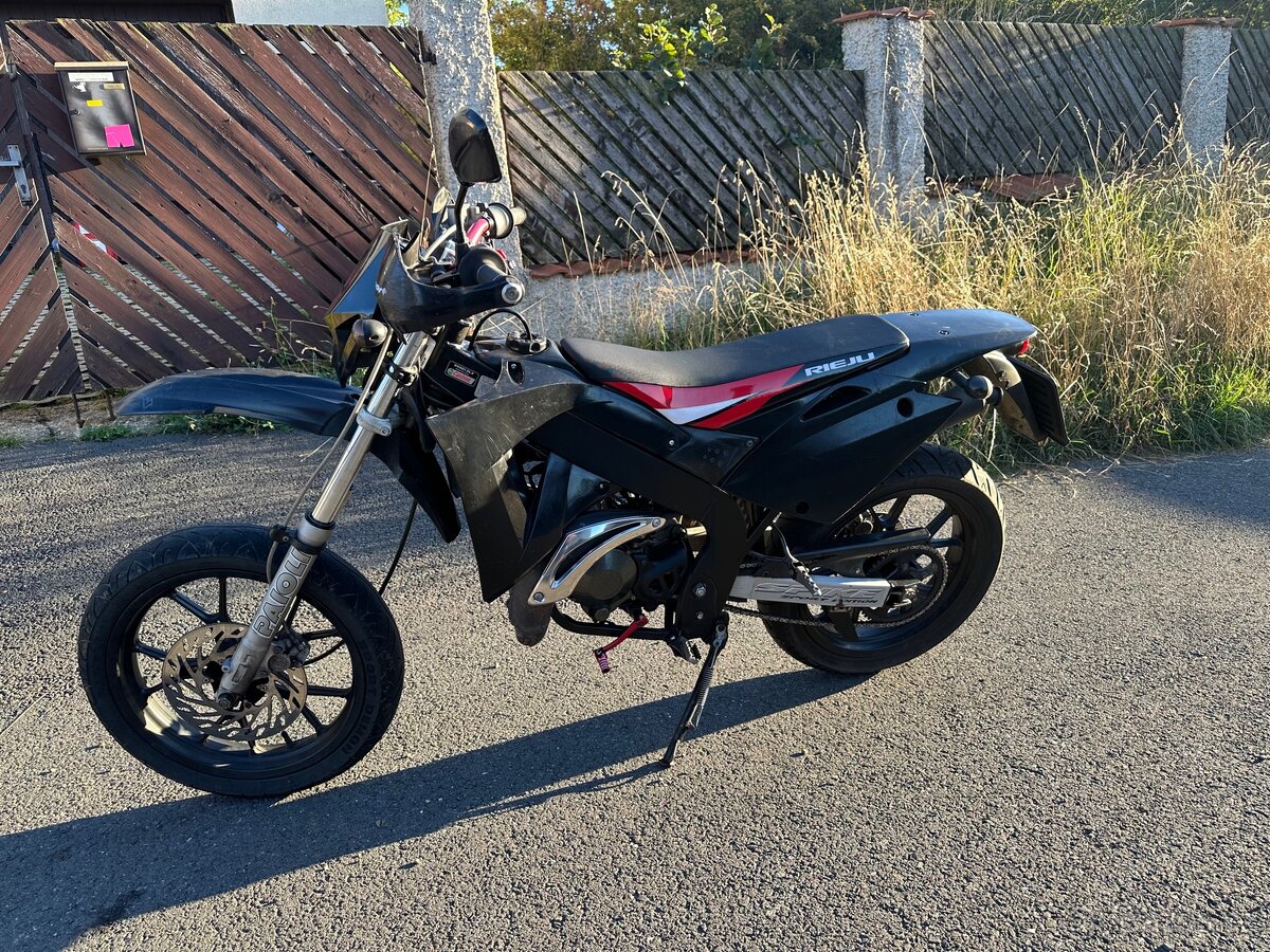 Silniční motorka Rieju smx 50 - lze řídit s ŘP B