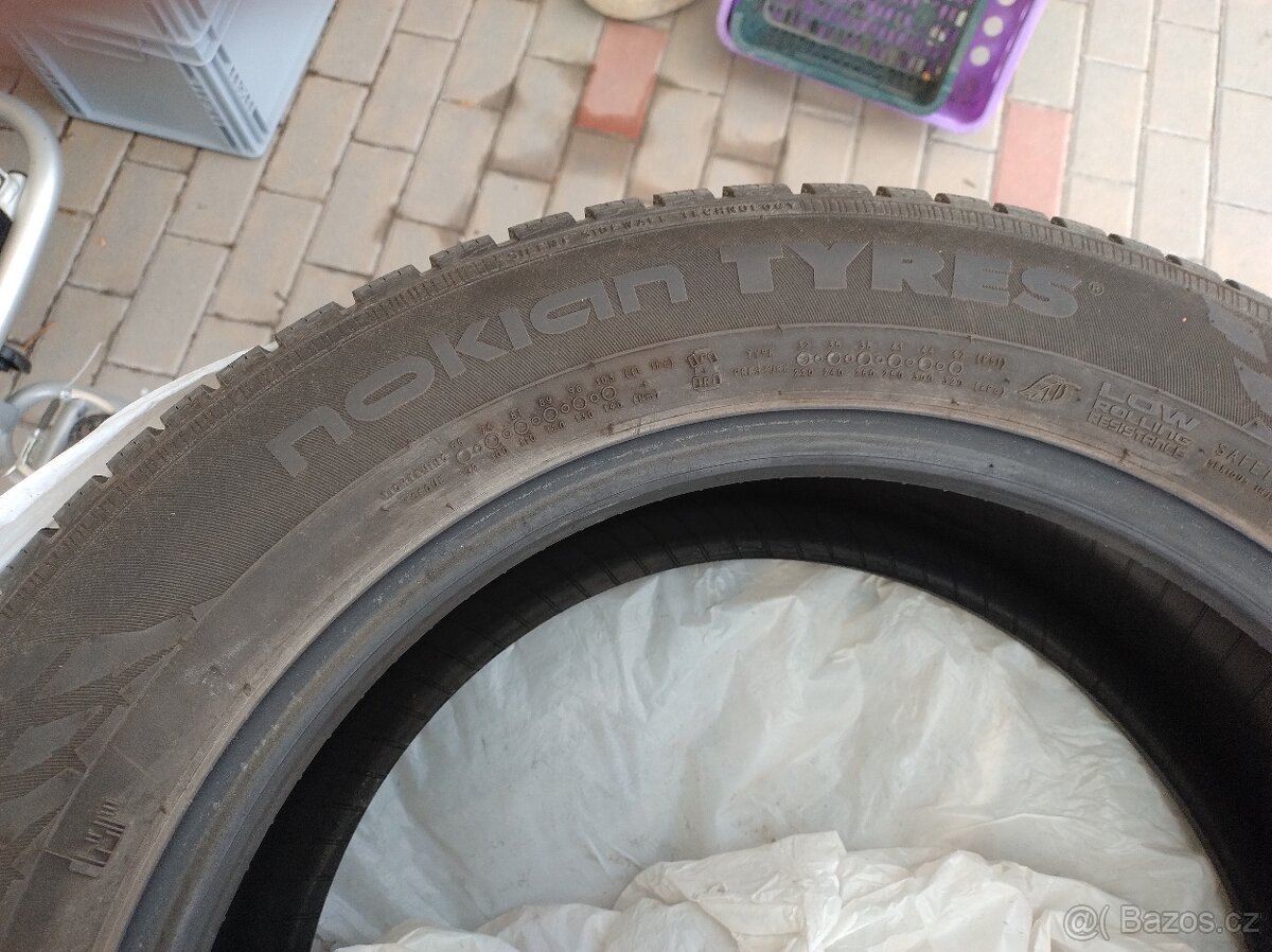 Prodám zimní pneu 215/60R17