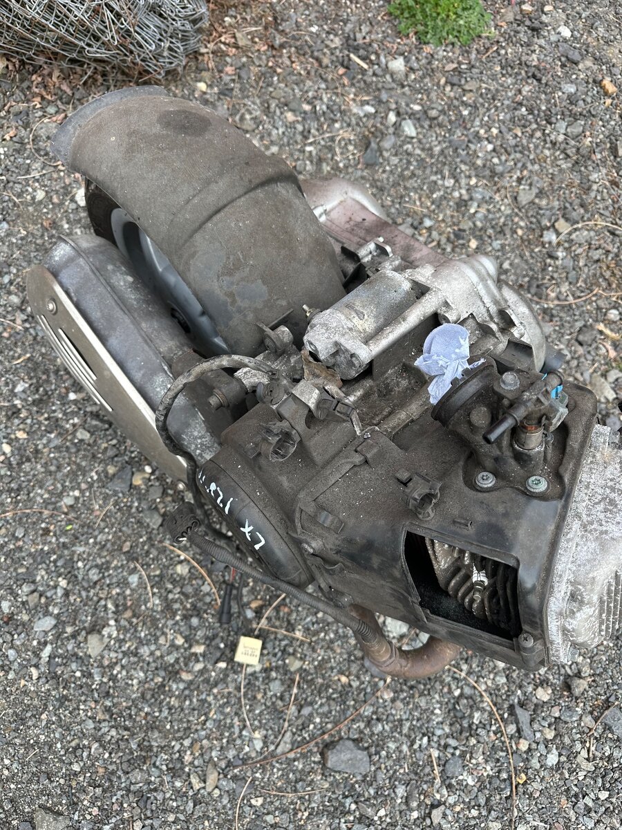Motor Vespa lx125ie