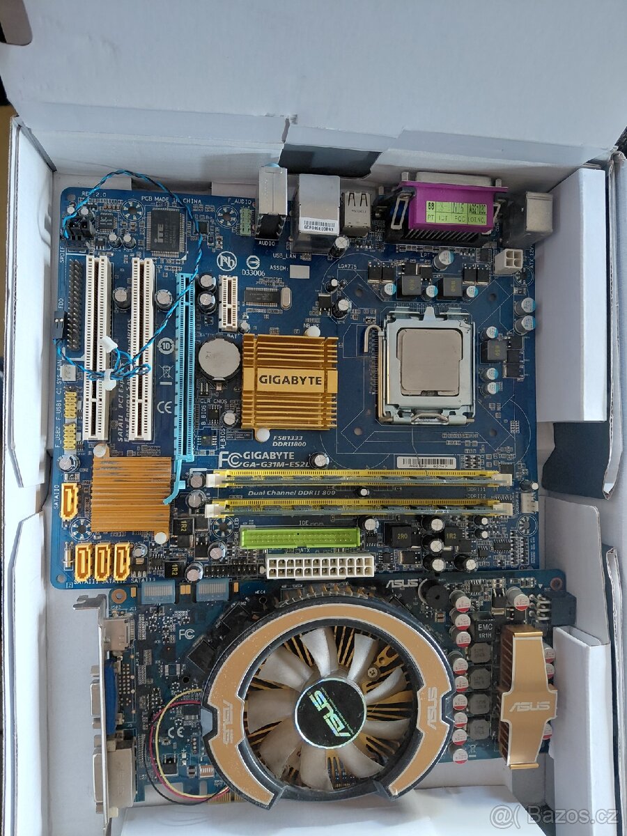 Zakladni deska s ram procesorem zdrojem a grafickou kartou