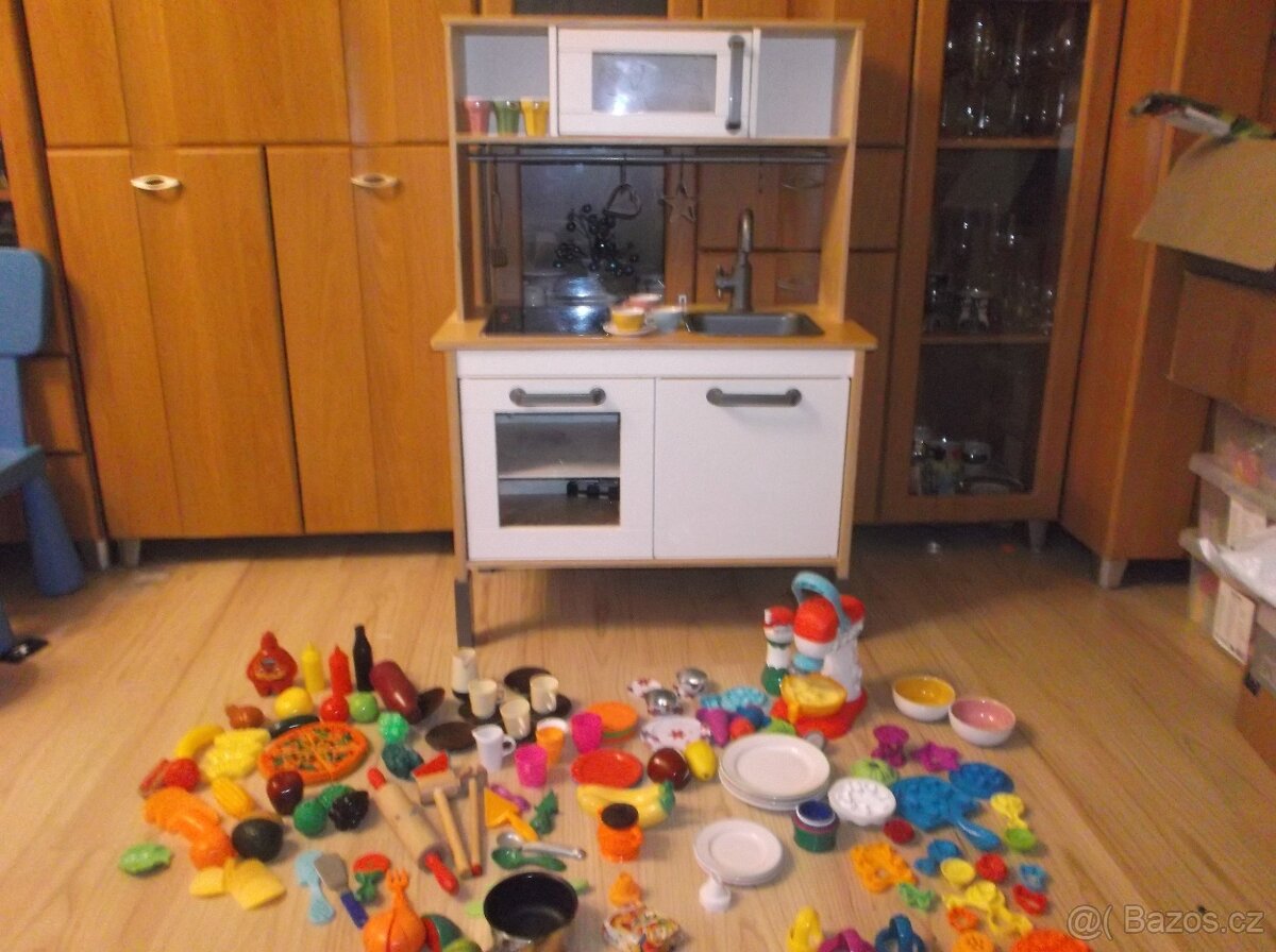 kuchyňka ikea Svitící+příslušenství Brno