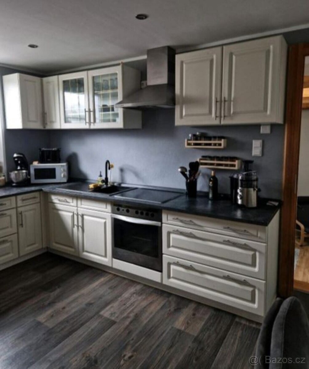 Venkovská kuchyňská linka se spotřebiči,5747