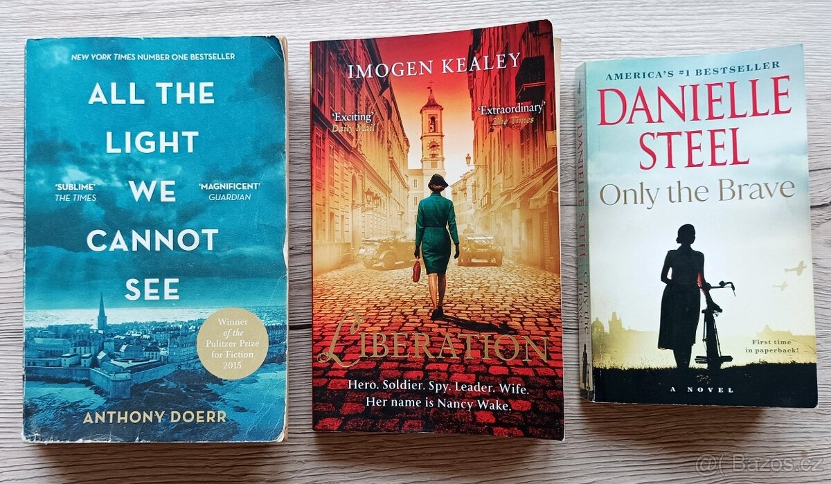 3 anglické knihy z období II. světové války