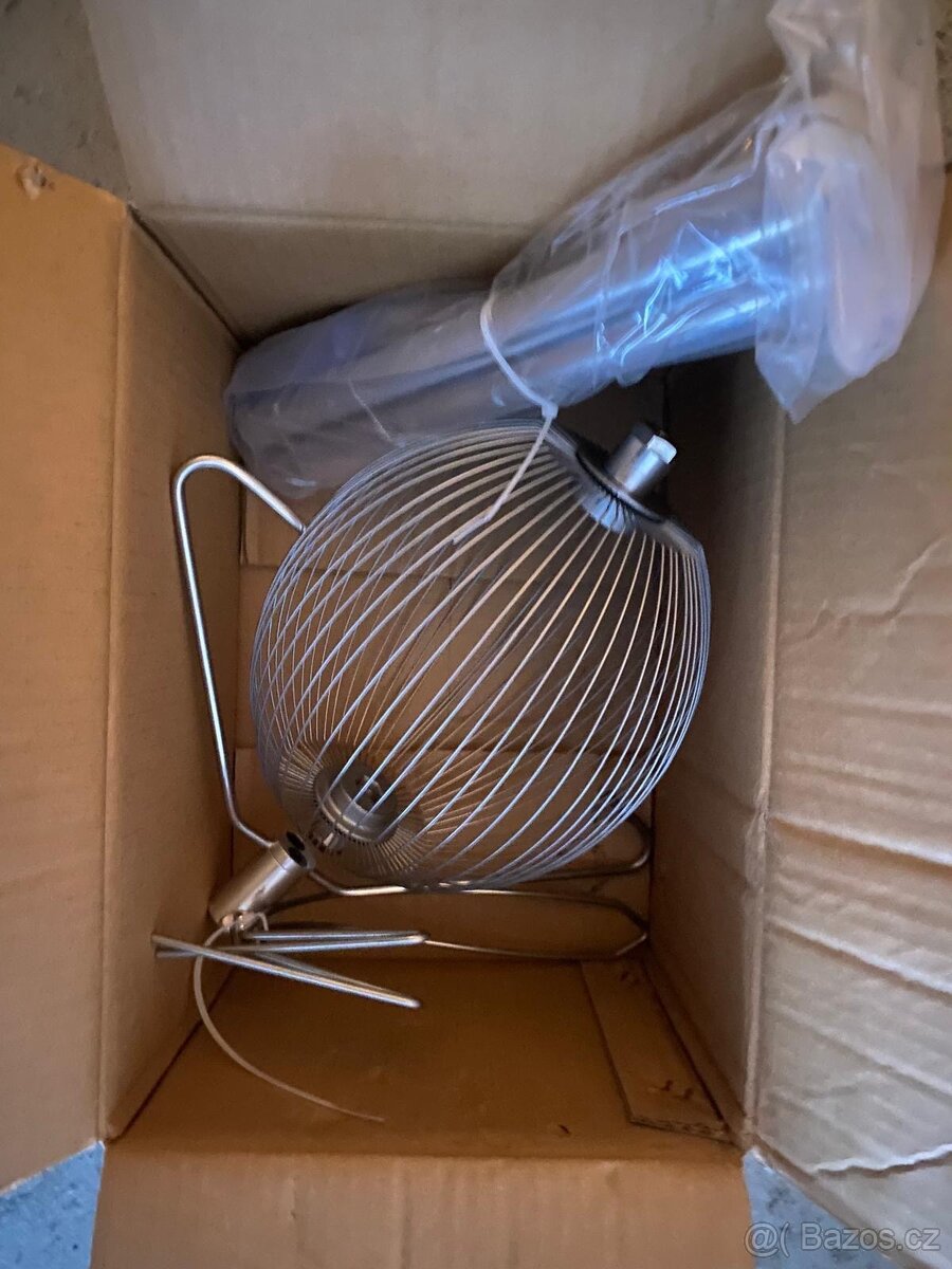 Nový sběrač ořechů a jiných plodů.