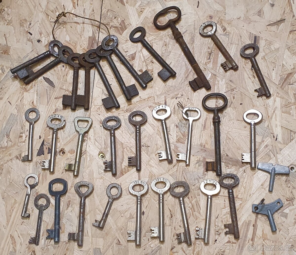 Staré klíče a zámky