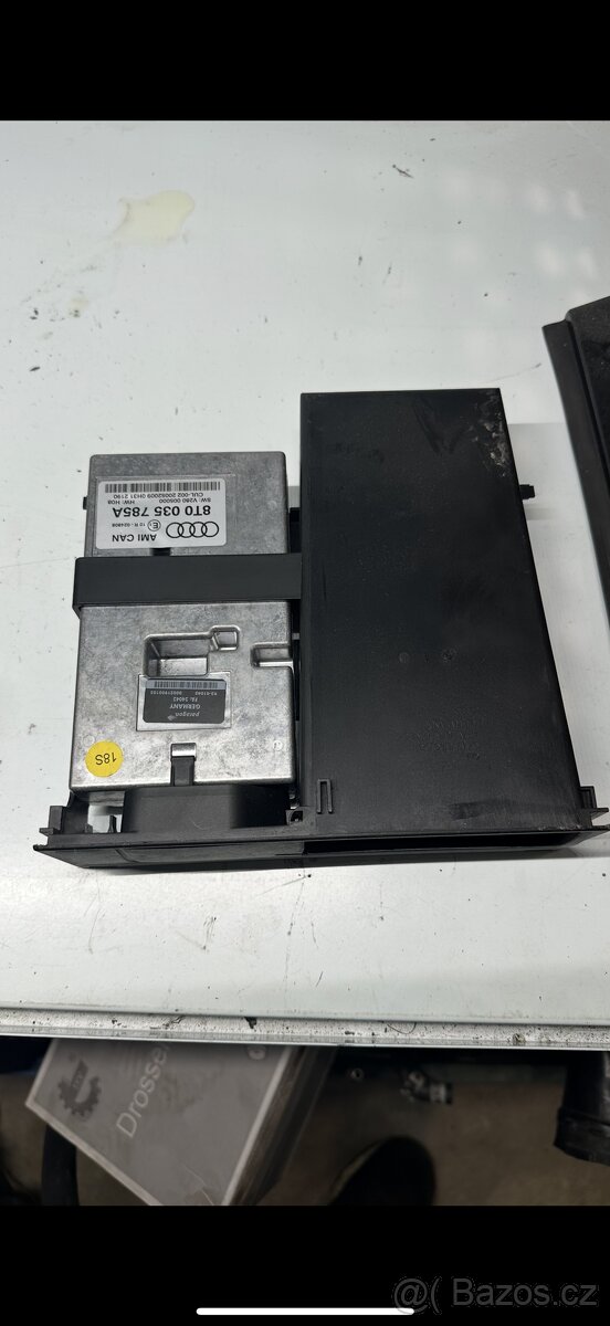 8T0 035 785 A – AMI jednotka Audi (Music Interface)