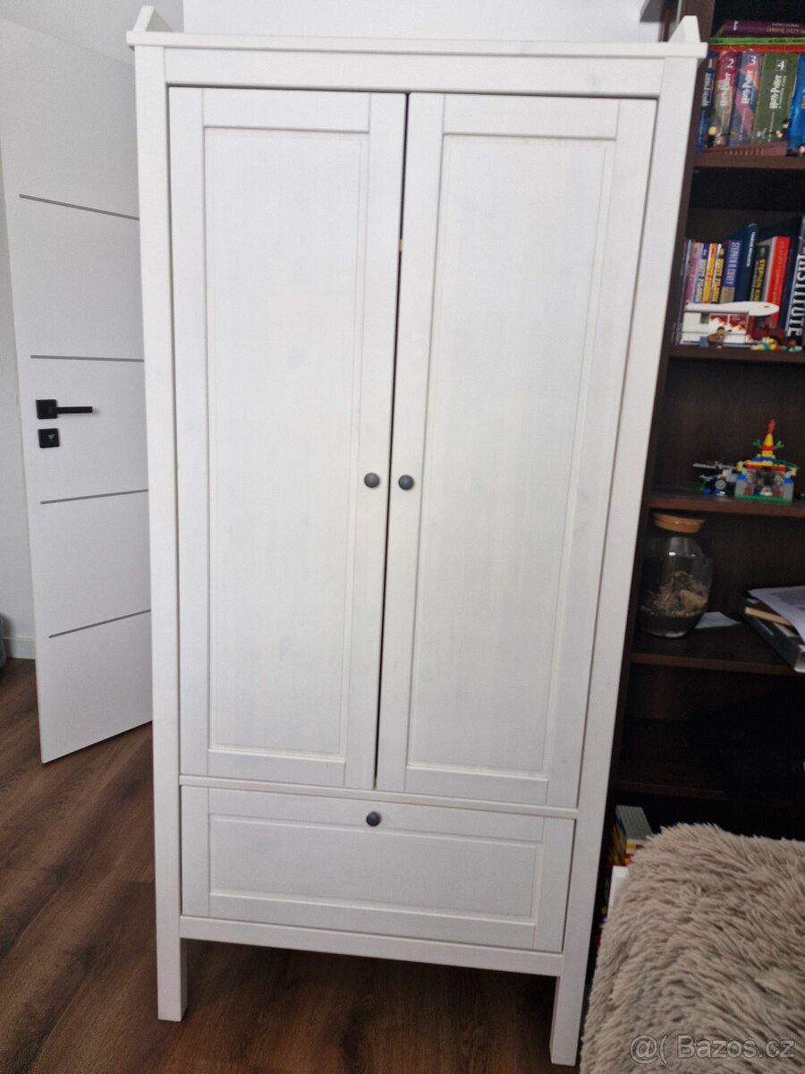 Bílá dětská skříň Ikea Sundvik