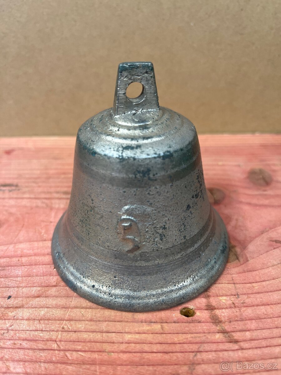 Starý mosazný zvoneček č 5
