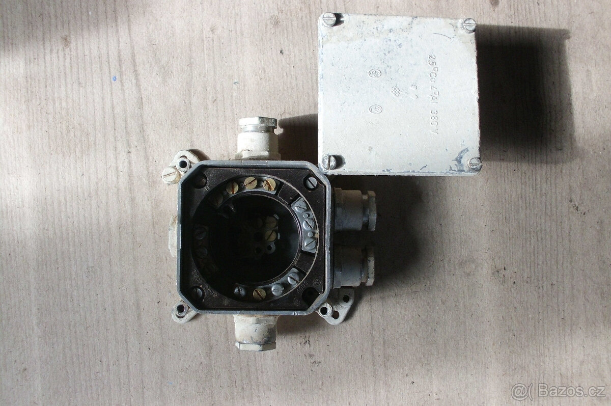 Kovové elektroinstalační krabice