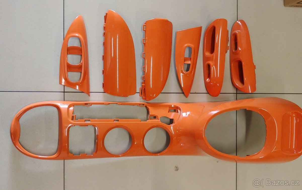 Oranžové díly interiéru Nissan Juke