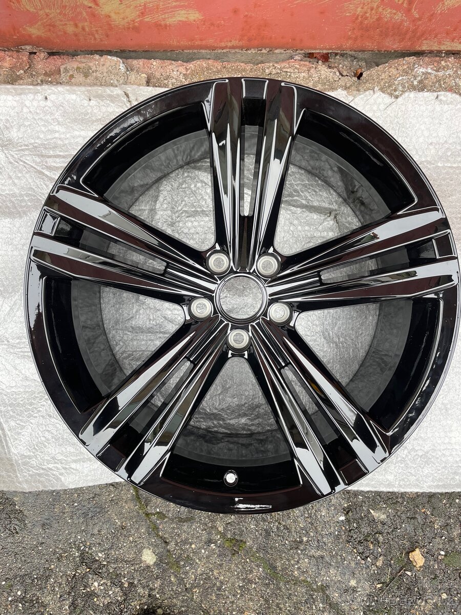 VW Tiguan R-line Sebring R19