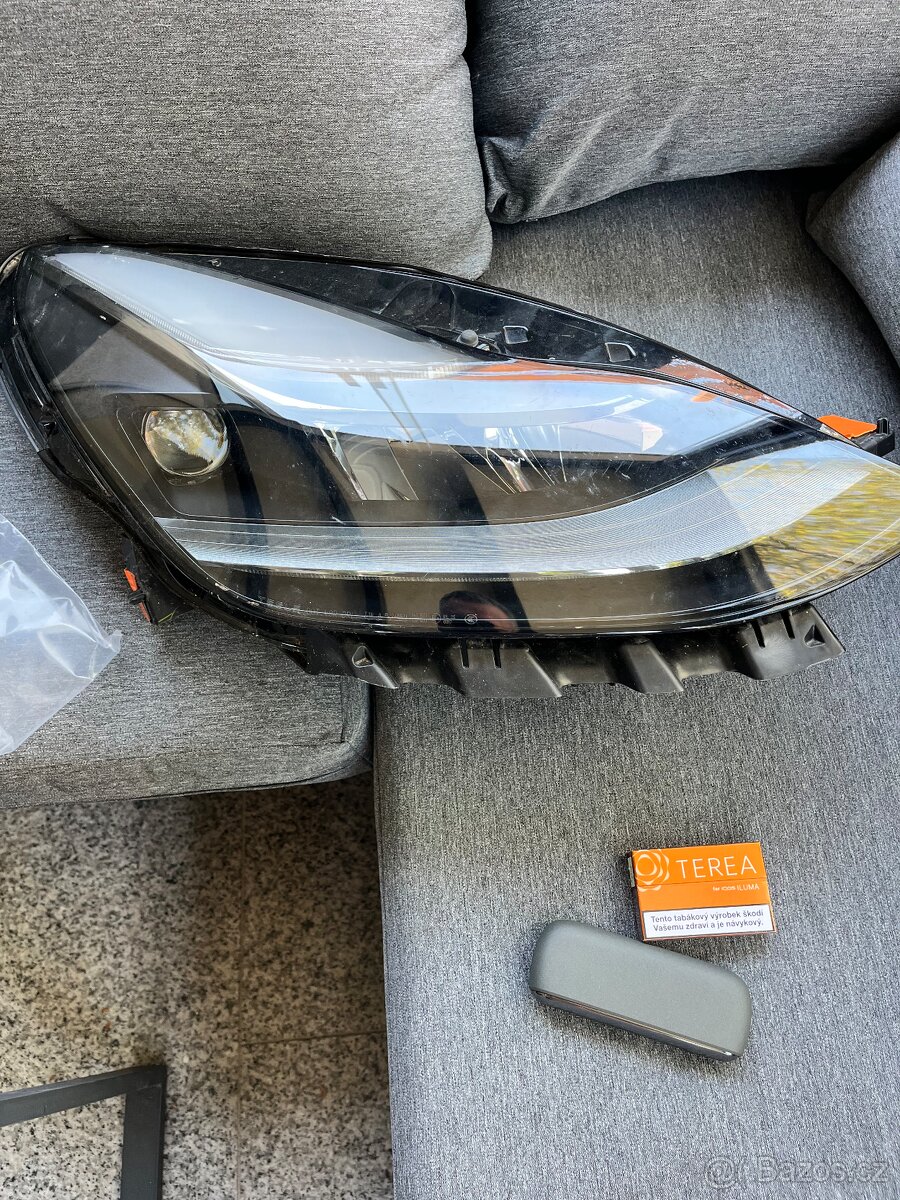 Tesla model 3/Y světlomet r.v. 2023