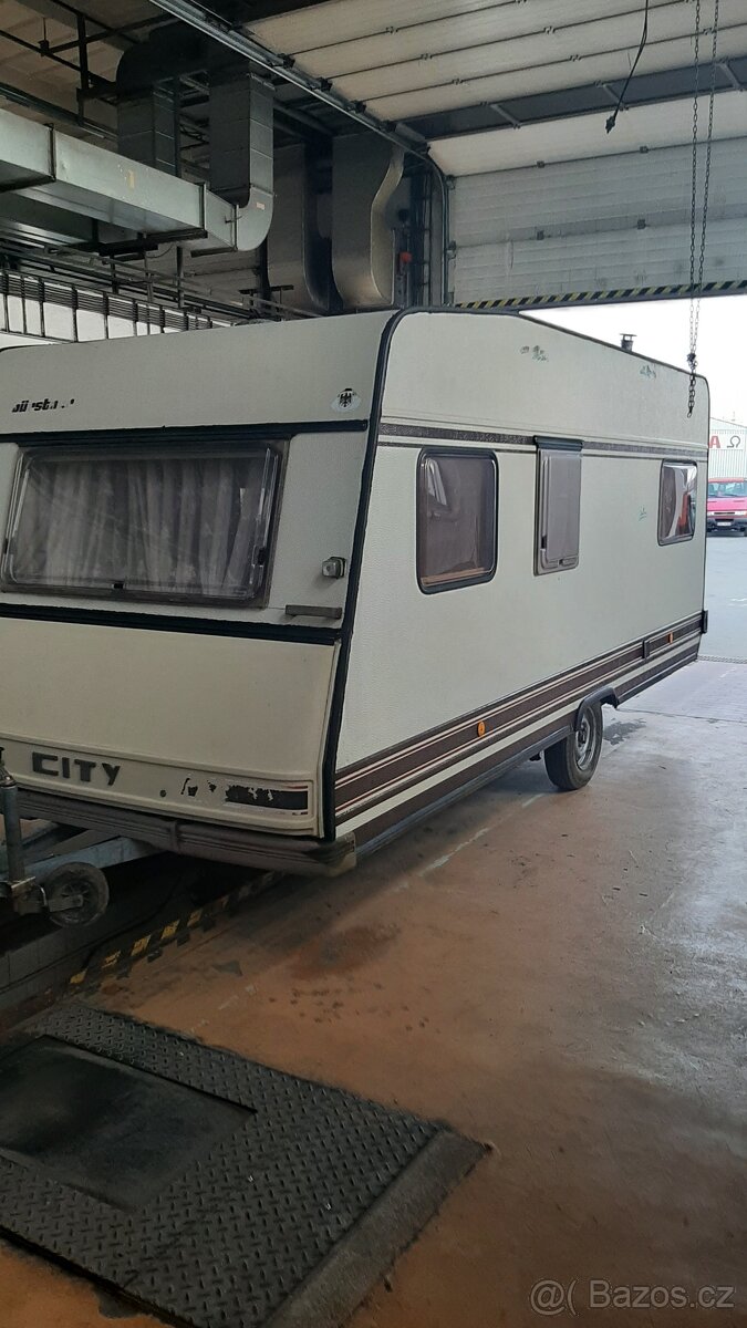 Koupim karavan na zahrádku pro vnoučata
