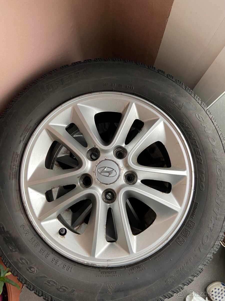 Prodám zimní pneumatiku Pirelli 195/65 R15