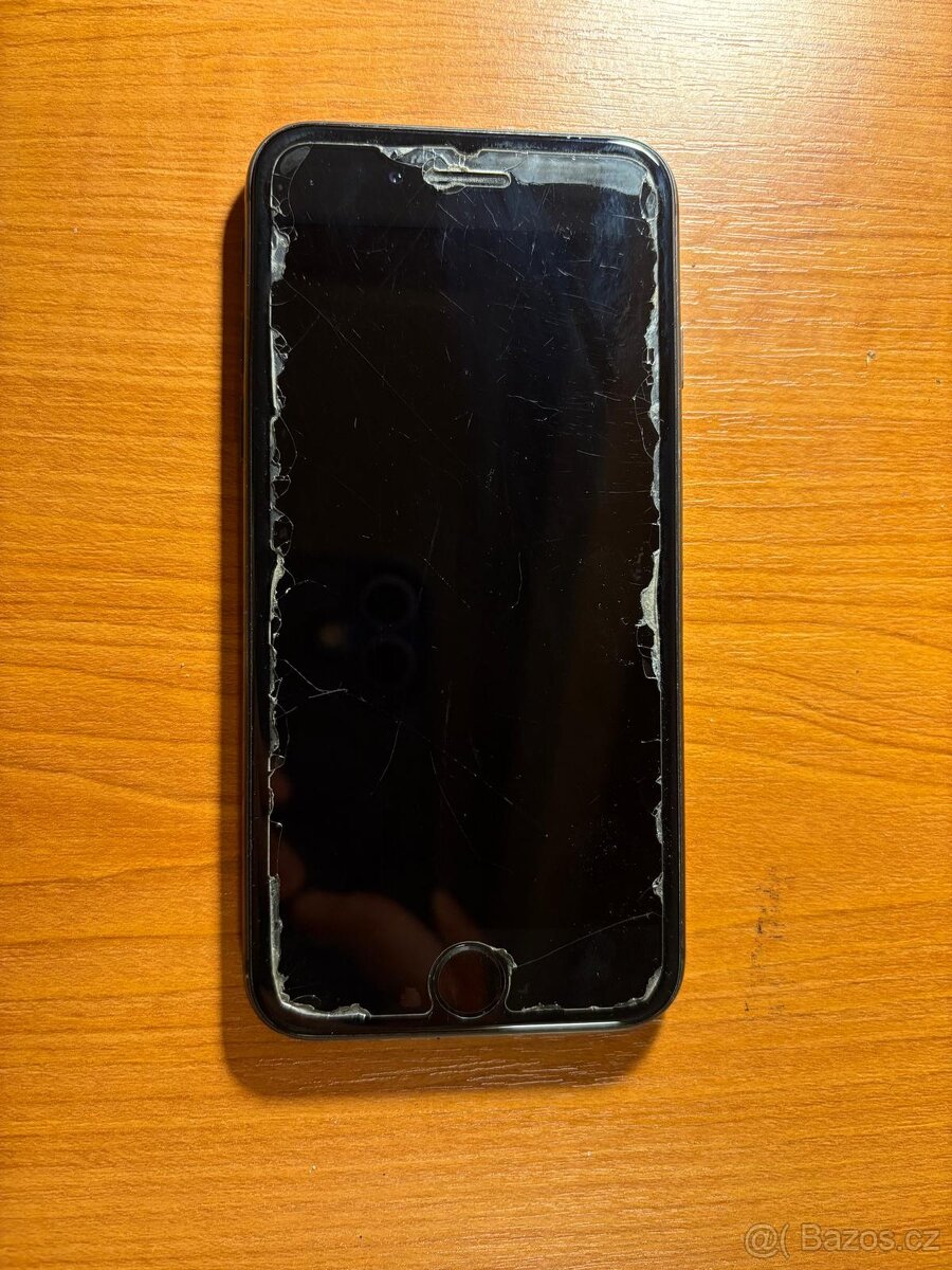 Prodám iPhone 8 + pouzdro Mobilfox