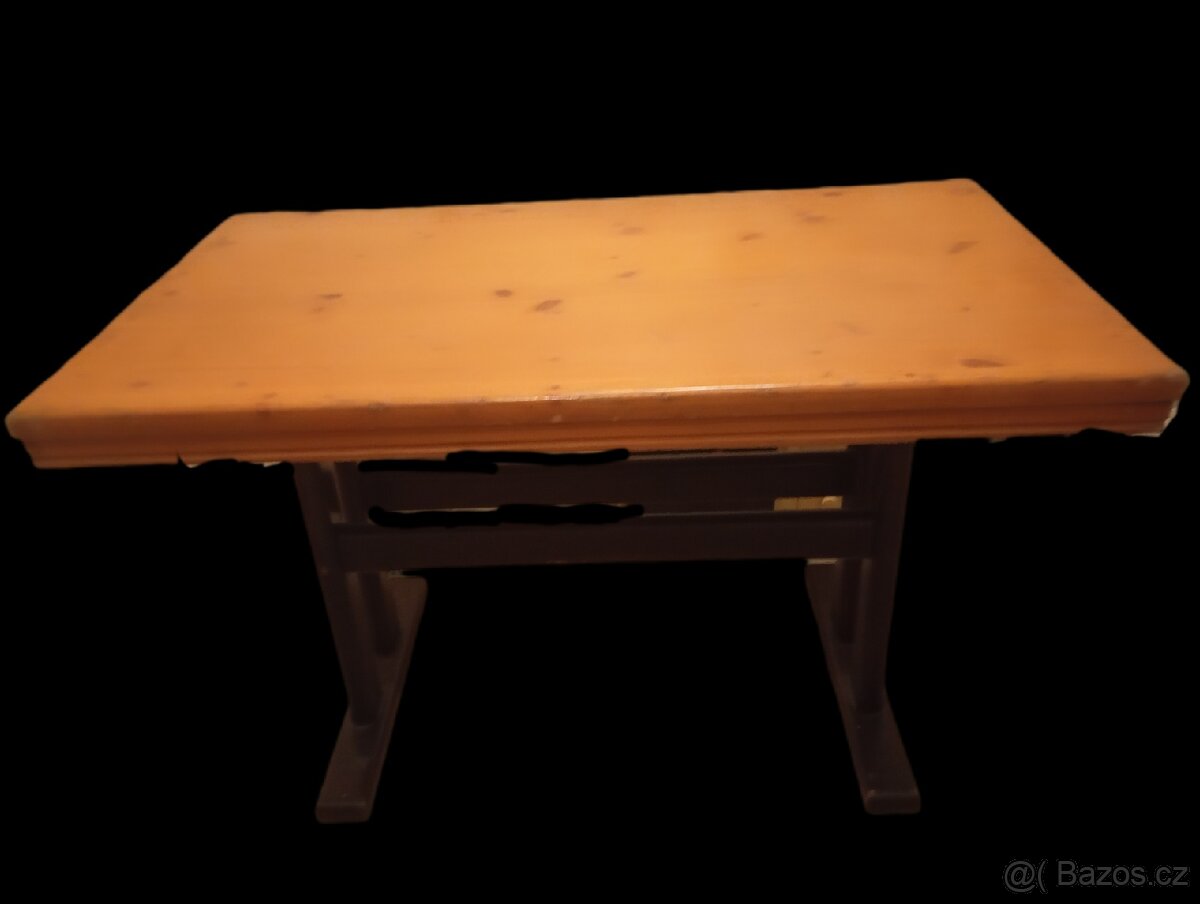 masivní STŮL