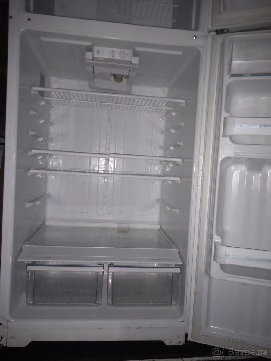 Nadstandardní širší lednice 73 cm,335 litrů. Můžu dovézt