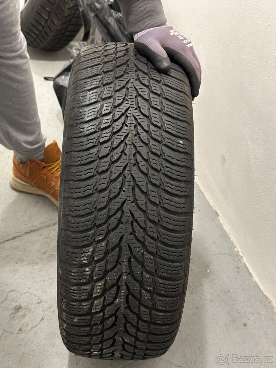 205/55/16 Nokian wr snowproof