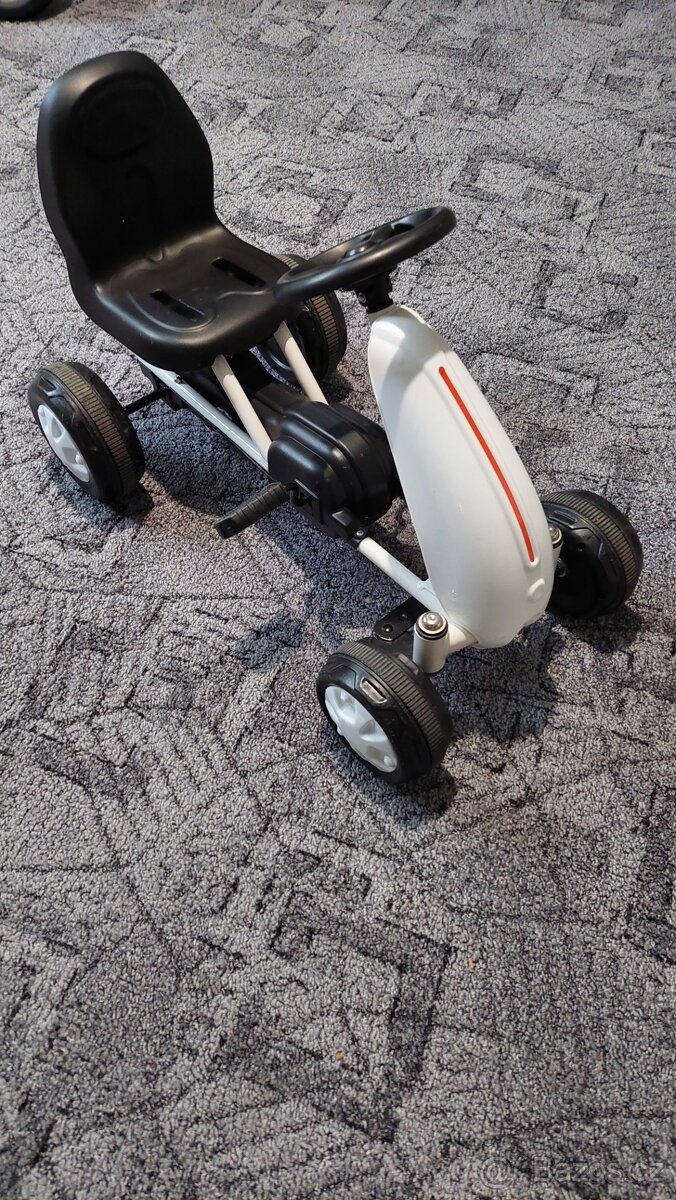 Šlapací motokára
