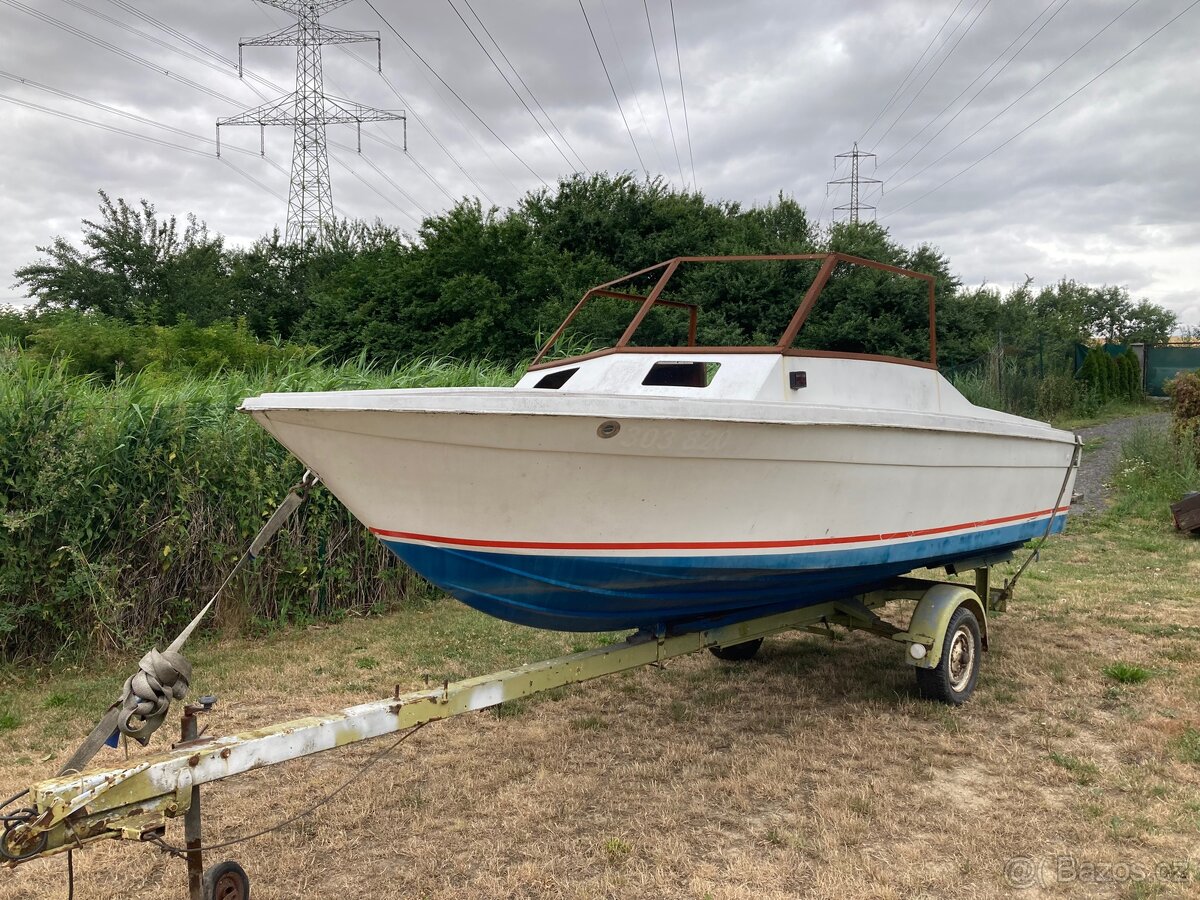 Kajutová loď +motor honda