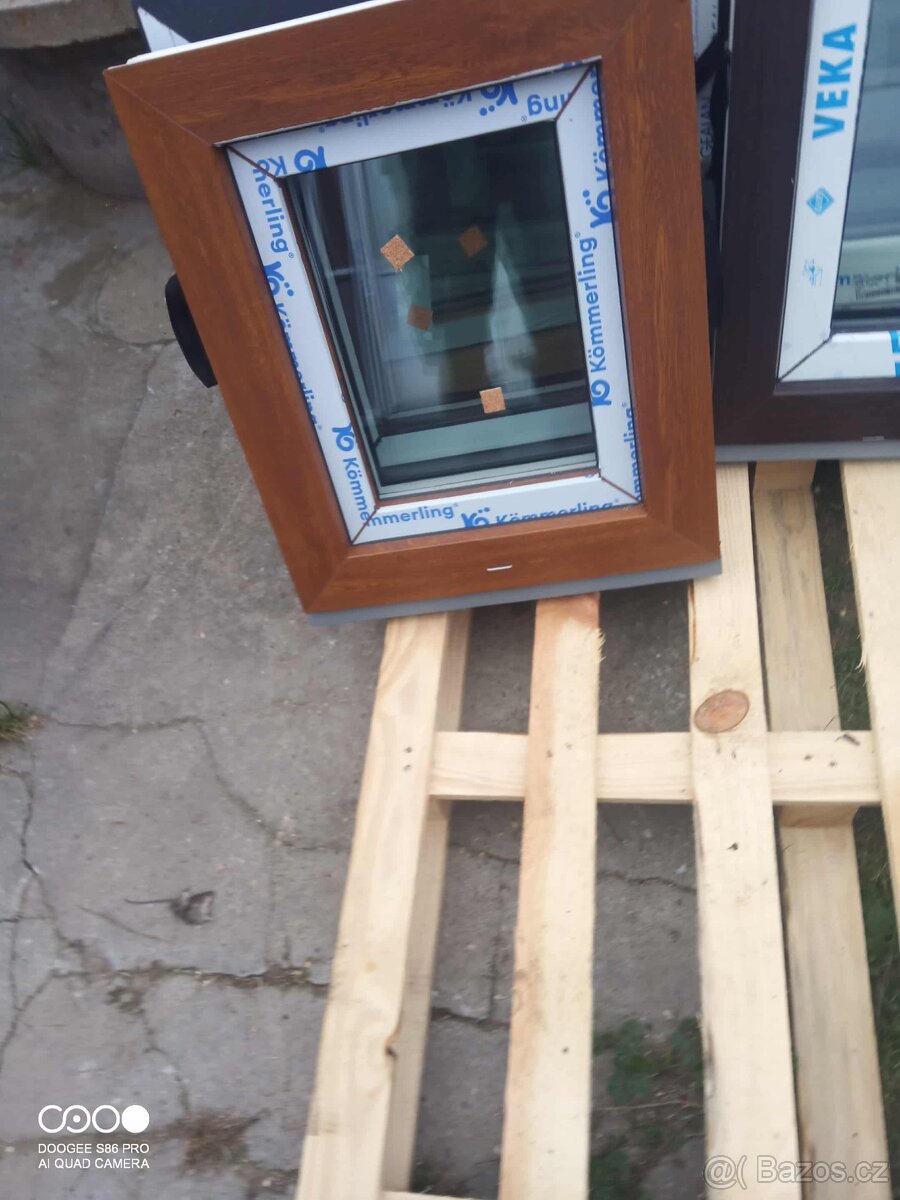 Okno 500x600 trojsklo zlatý dub antracit ořech