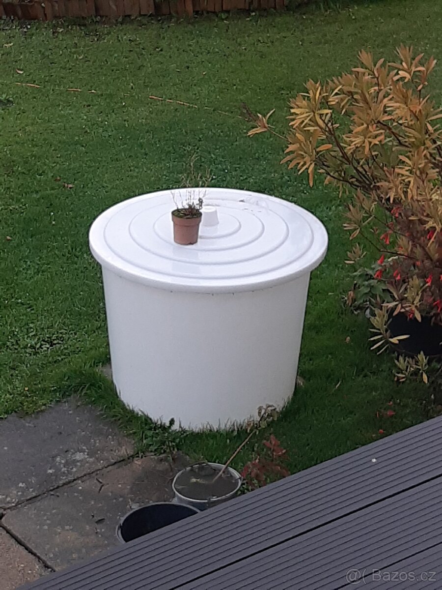 Plastová otužovací káď SUD 500L bazének s víkem bílá