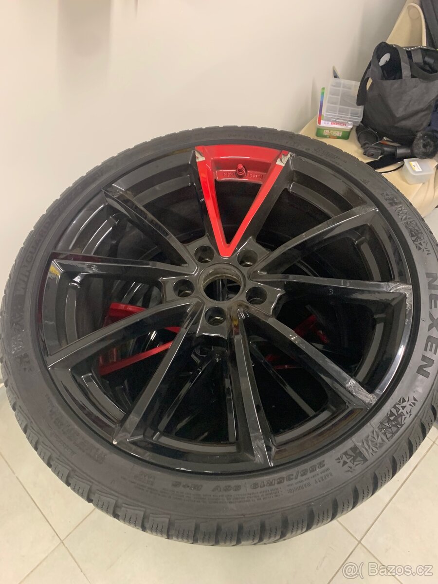 Zimní kola 255/35-R19 (8.0x 19 ET 4/5)