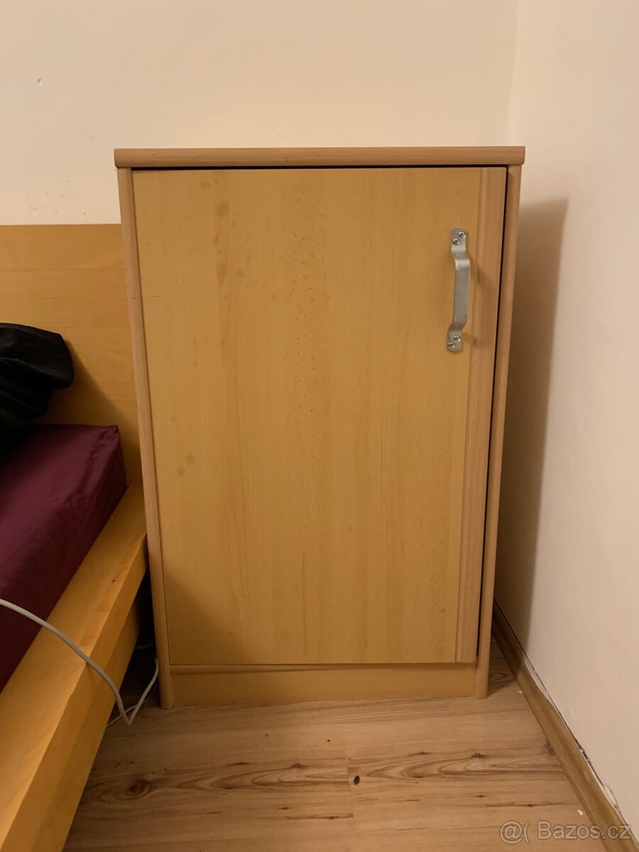 Dřevěná skříňka vysoka 85cm