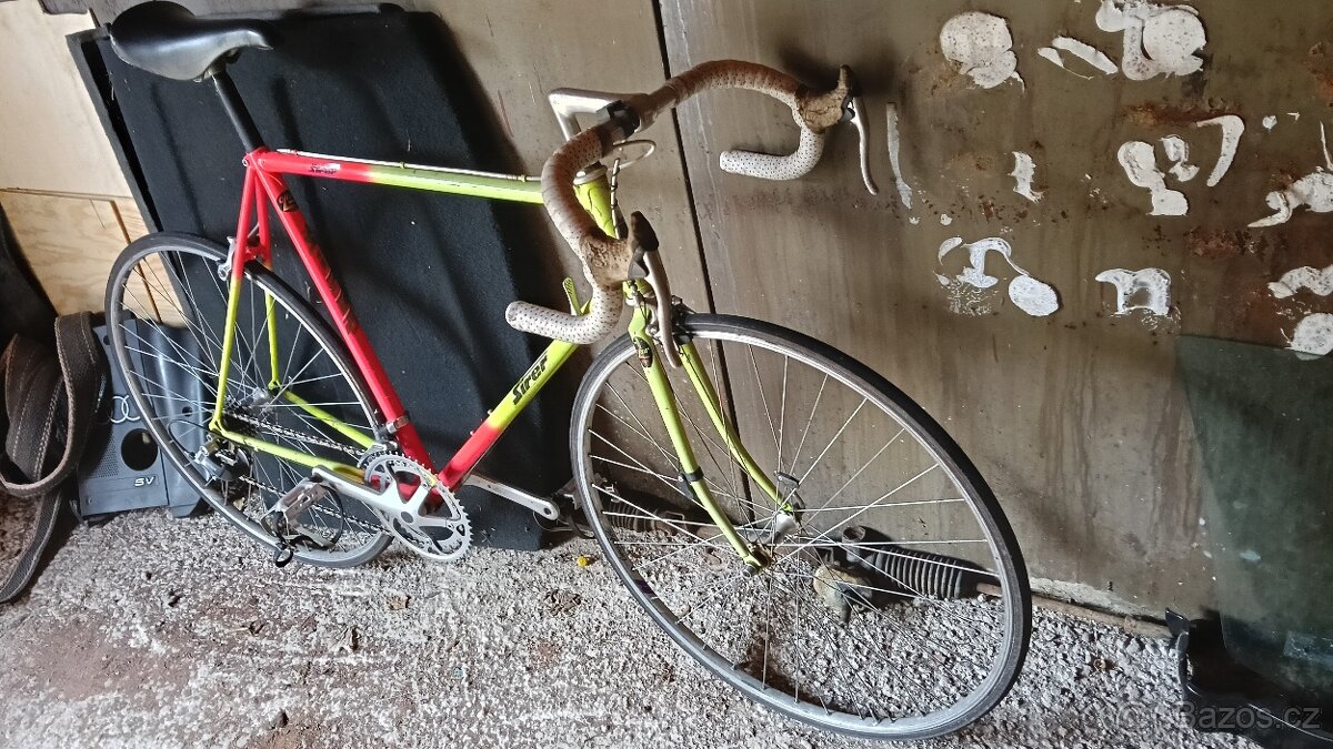 Staré silniční kolo Šírer