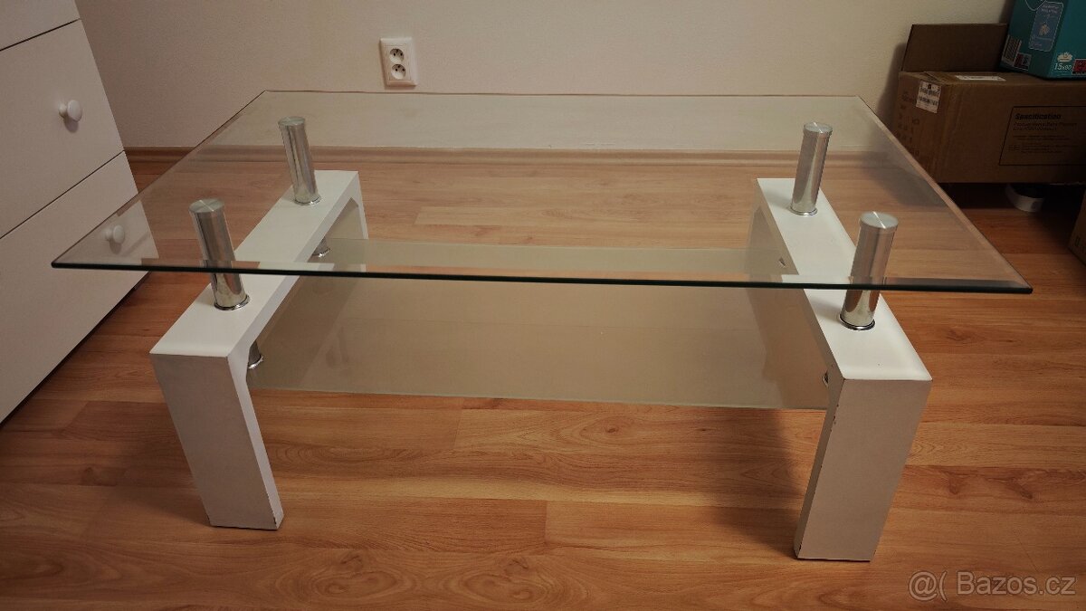 Skleněný konferenční stolek
