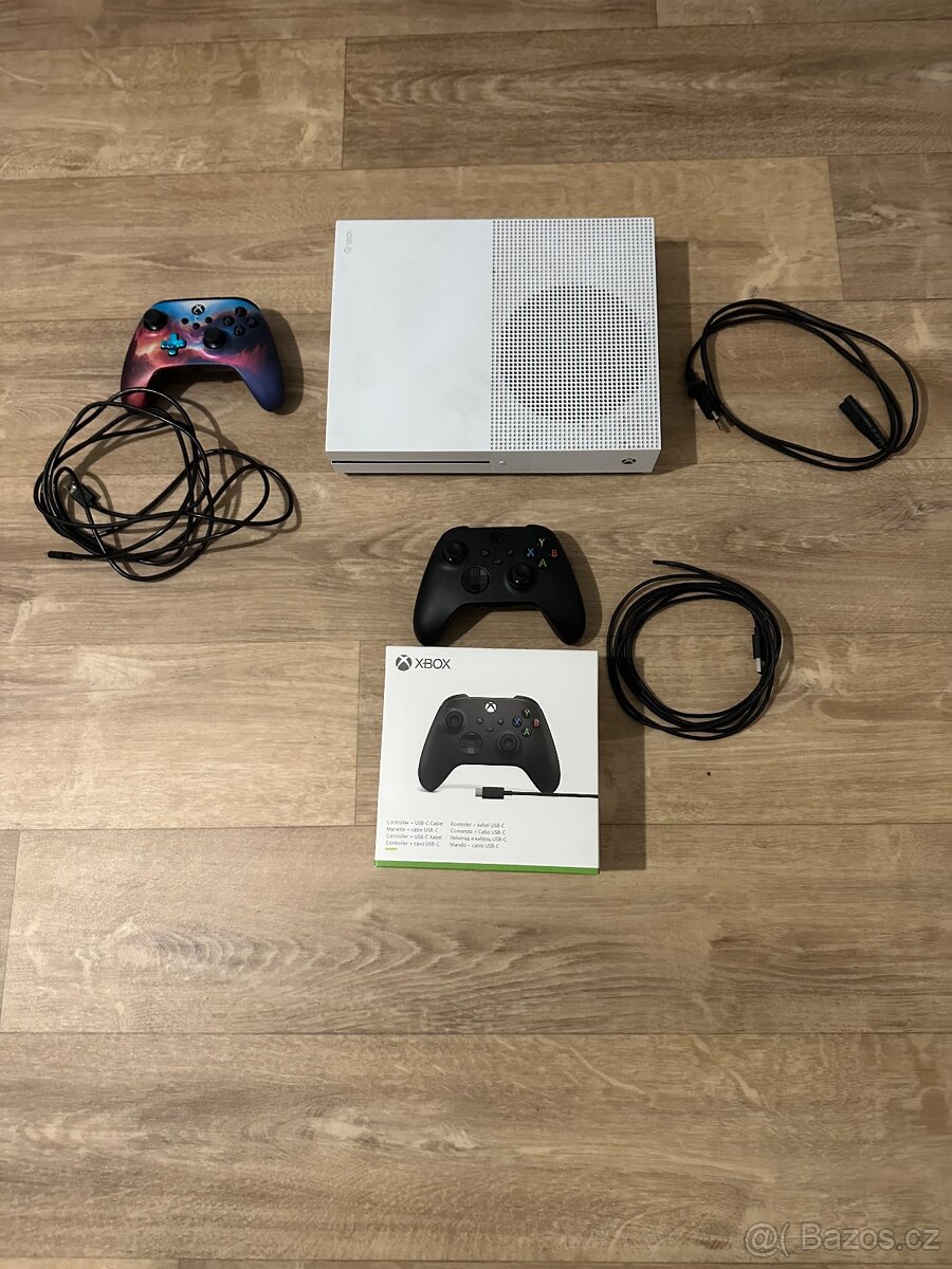 Xbox one S 1 TB + 2 ovladače