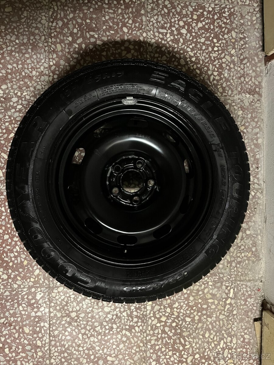 Plechové kolo a letní pneumatika