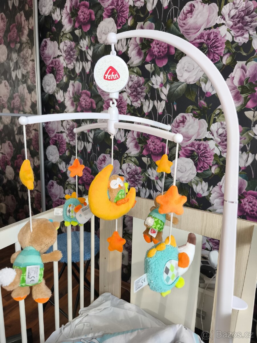 Kolotoč nad postýlku