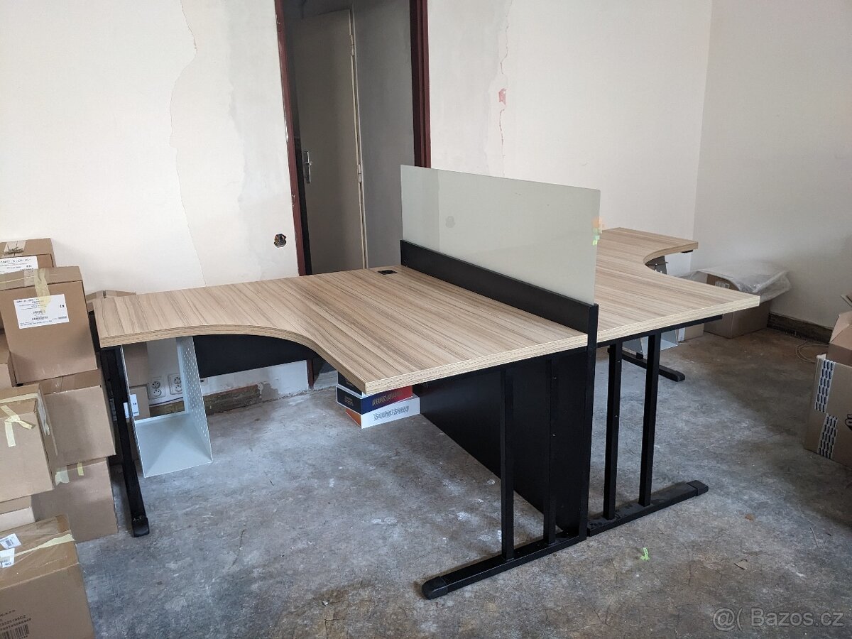 Kancelářský stůl