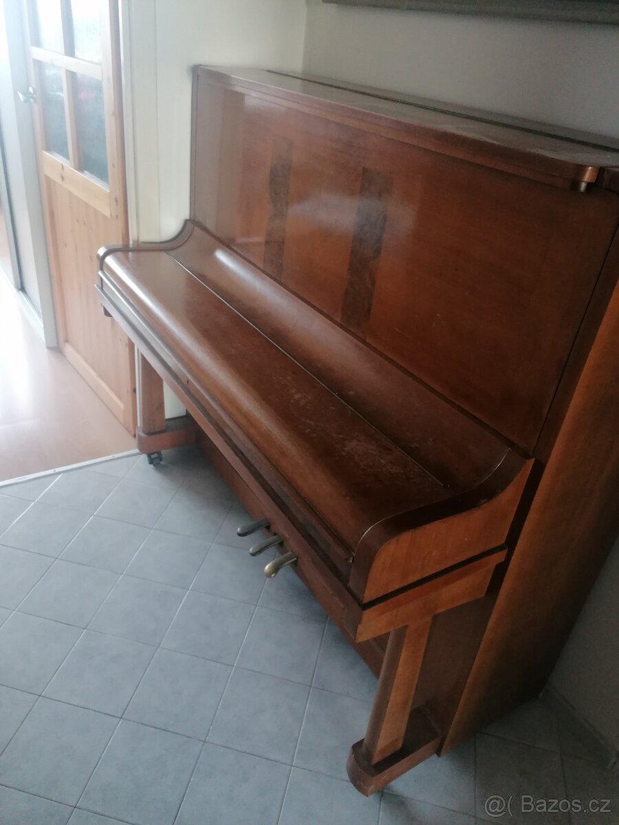 Pianino na dekoraci