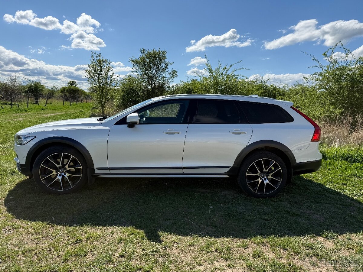 Prodám Volvo V90 CrossCountry, nejvyšší výbava