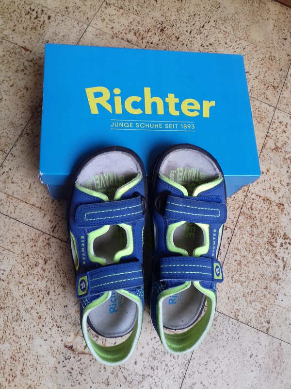 Téměř nenošené sandály Richter vel. 30