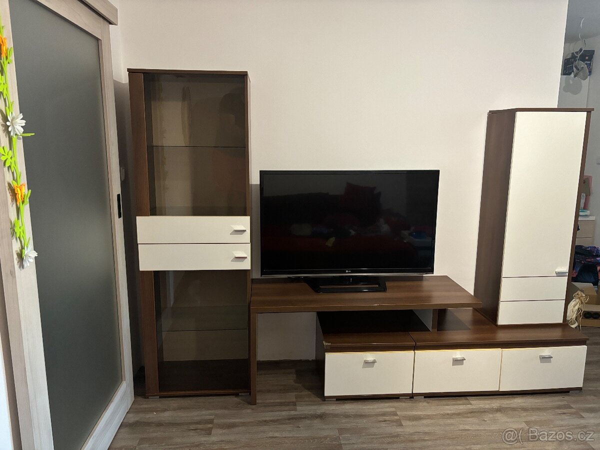 Prodám obývací stěnu s pracovním stolem