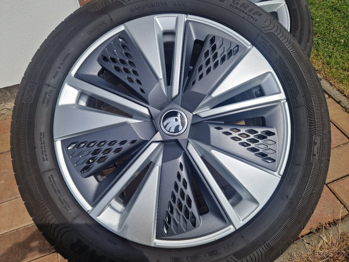 Alu kola Karoq r17