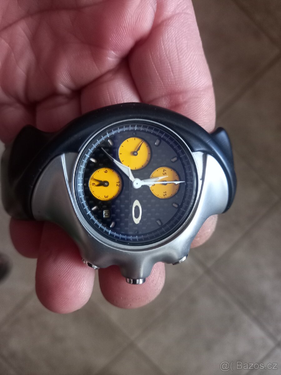 Prodám designové kultovní hodinky oakley detonator