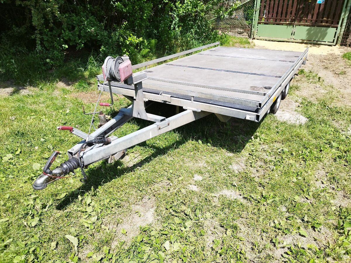Univerzální Vlek 2500 kg