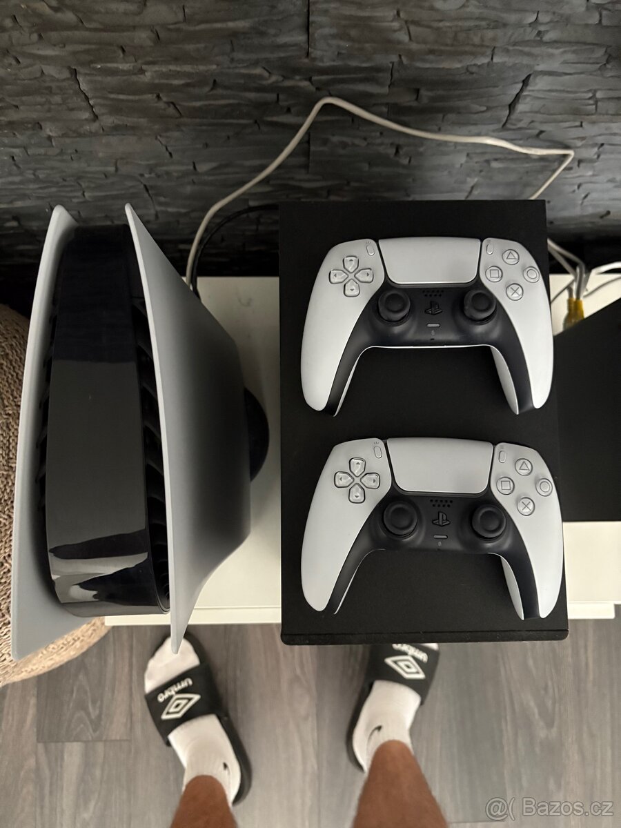 Playstation 5 s mechanikou 2x dualshock