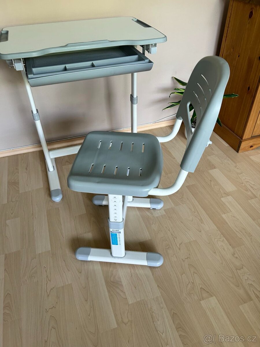 Dětský polohovatelný stůl s židlí Alzaergo