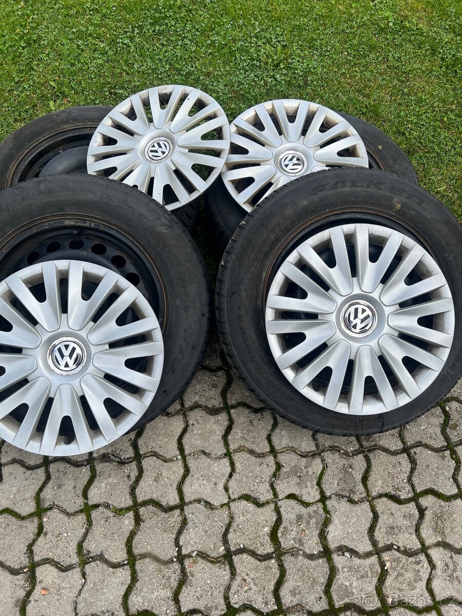 Zimní sada 195/65r15 + disky+ poklice