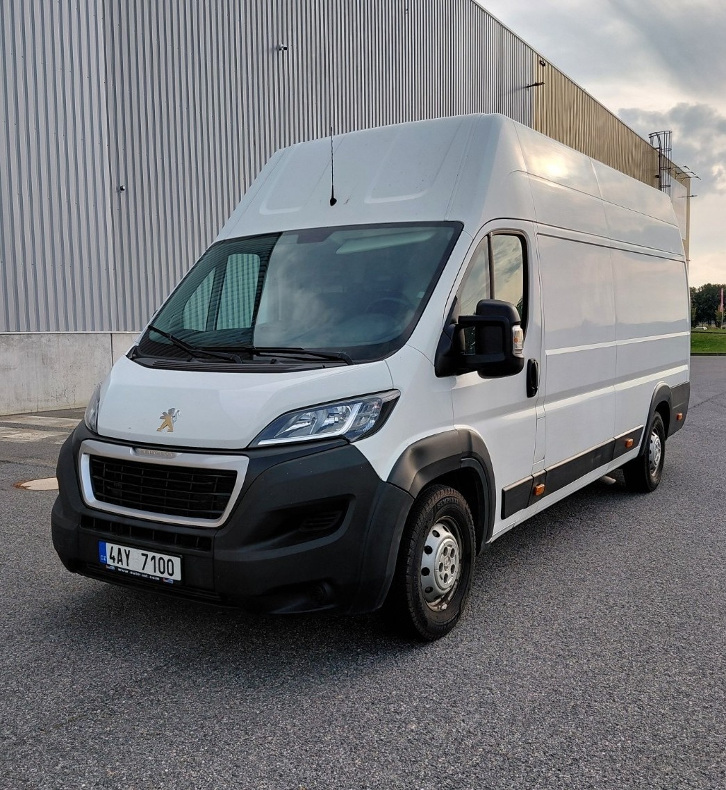 K pronájmu dodávka Boxer L4H3 s nákladovou Rampou