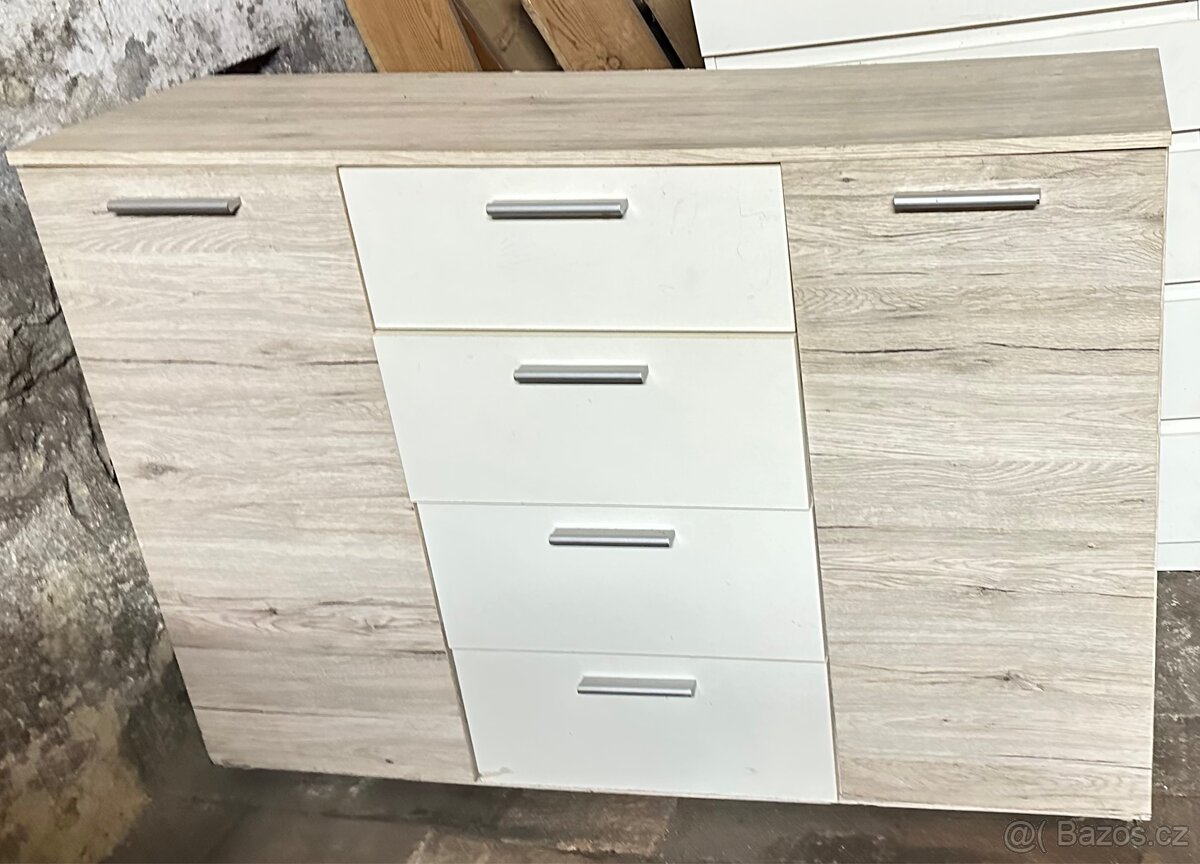 Cena za vše Ložnice-postele, noční stolky, komoda