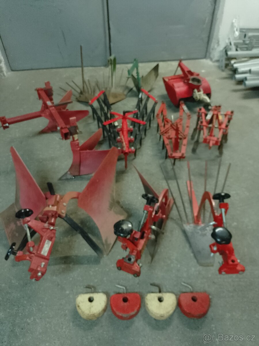 Vari příslušenství,pluh, brány, kypříč, závaží