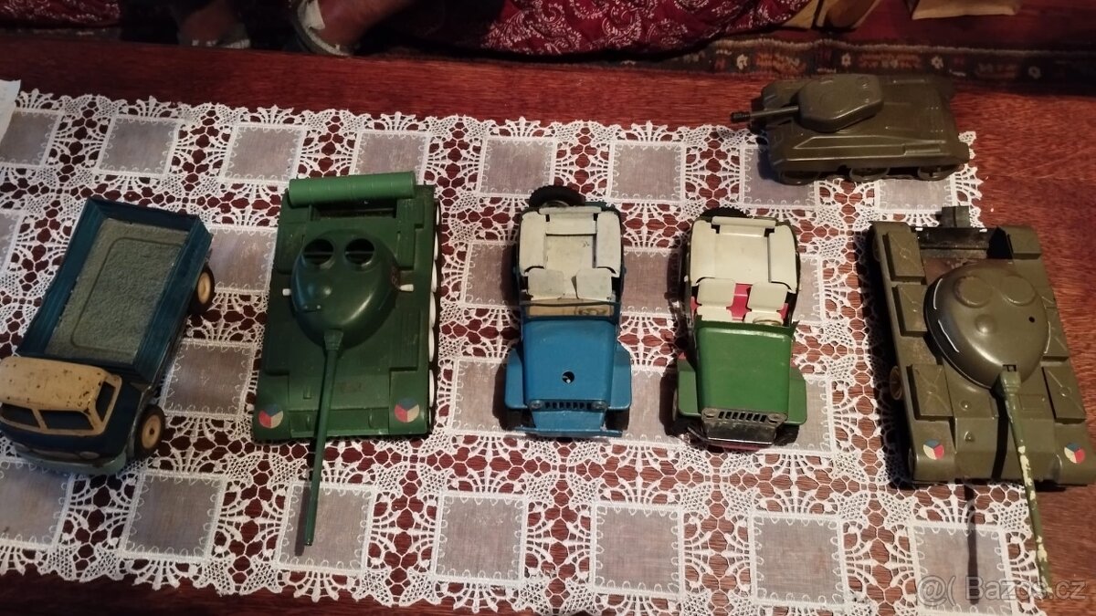 Prodám vojenské autíčka: