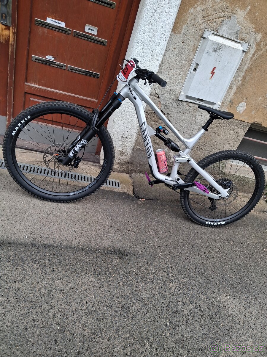 Prodám Canyon Torque Mullet AL 7 (XL) – téměř nové, FOX 38 +