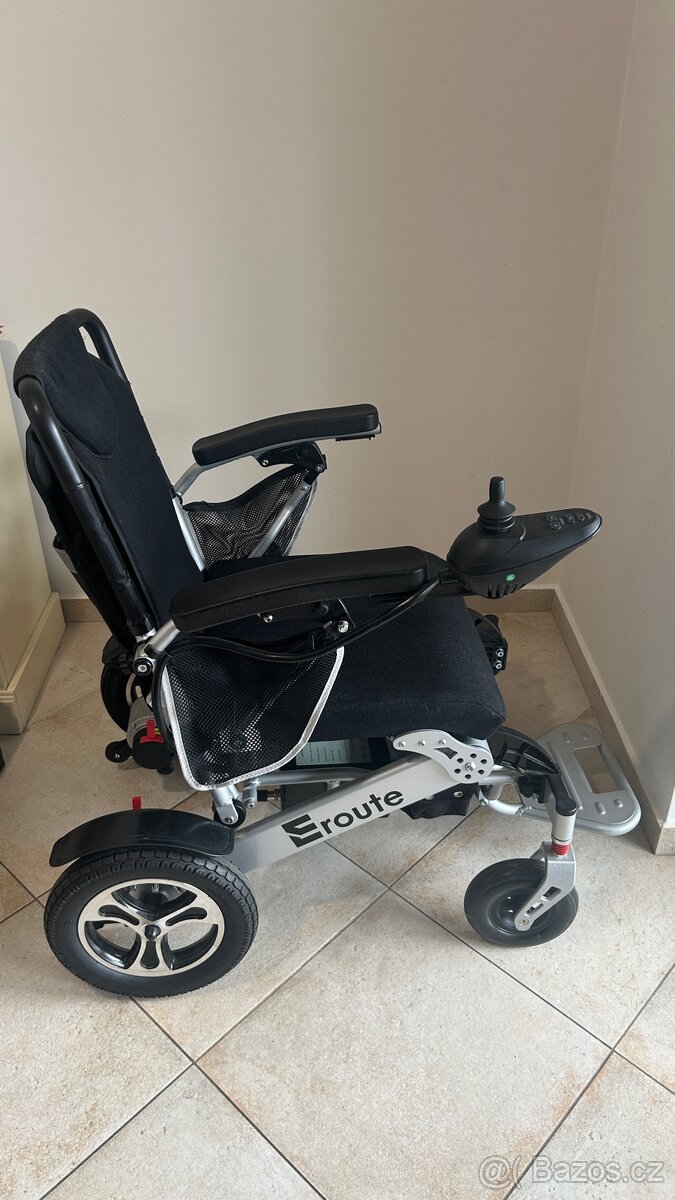 elektrický invalidní vozík